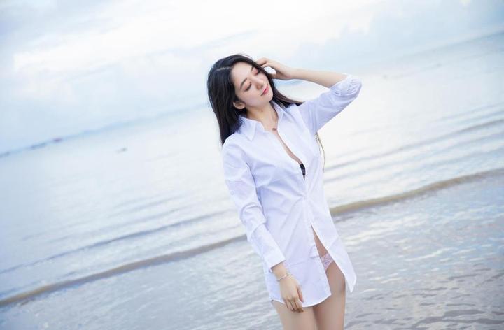 经济活力的丰满女邻居
