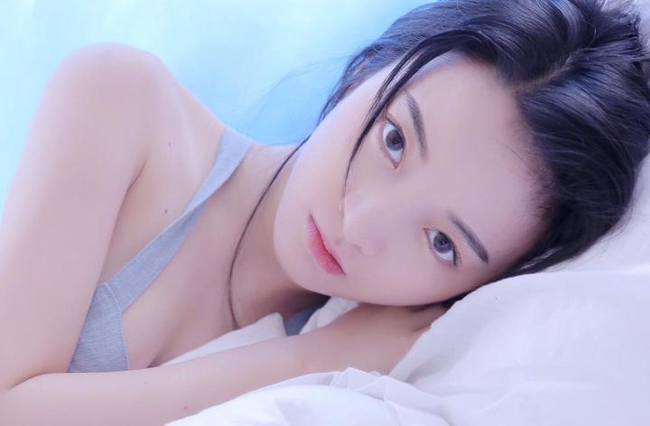 妖精动漫登录页面的色彩设计