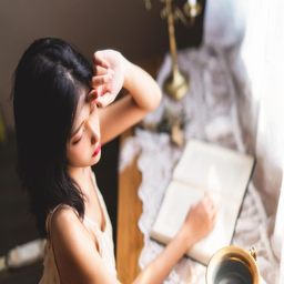 我的狗老公拉婆婆一起：探索家庭关系的新模式