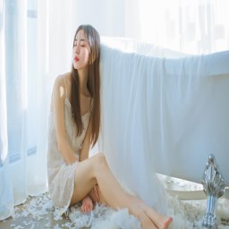 B站刺激战场：60岁老阿姨的电竞传奇，燃爆全网！