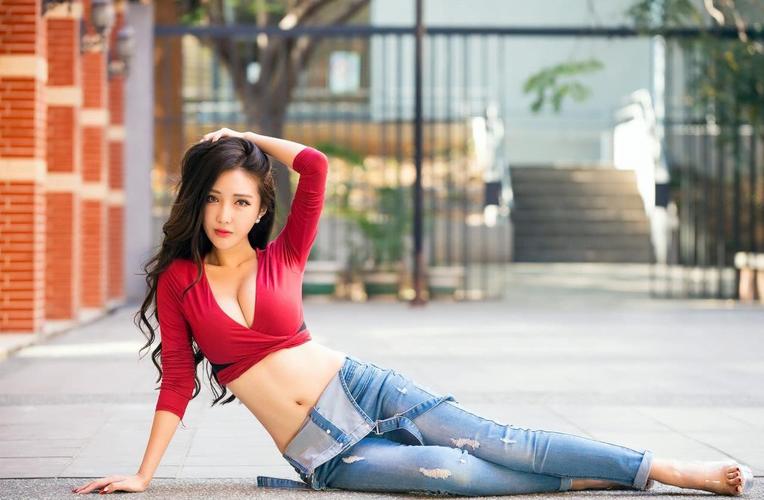一女三黑人玩4P惨叫：社会现象与伦理探讨